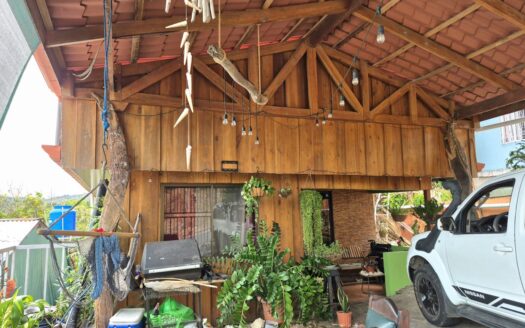 Well-built wooden home with green areas and a nice view – 400052042200