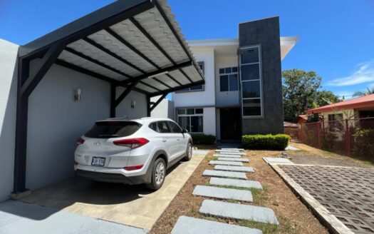 Affordable modern home in nice local community in Atenas – 40005152886
