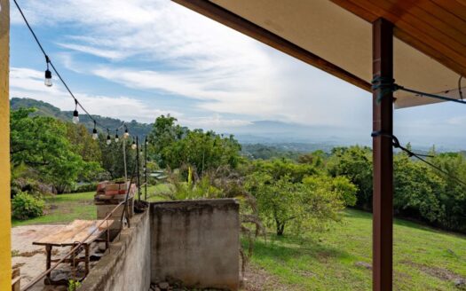 Countryside home on almost 1 acre with big views of the Central Valley – 40005152951
