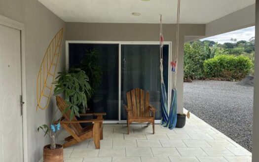 2 bedrooms home with independent entrances with nice modern finishes throughout – 40005152963