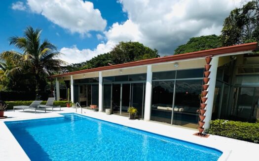 Home in a very private countryside community with big views – 400051521008