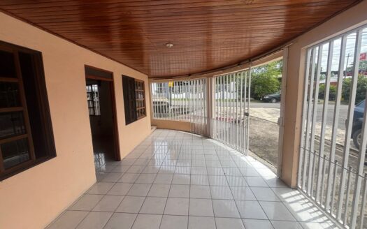 Home with mixed commercial use on a corner lot – 400051521054