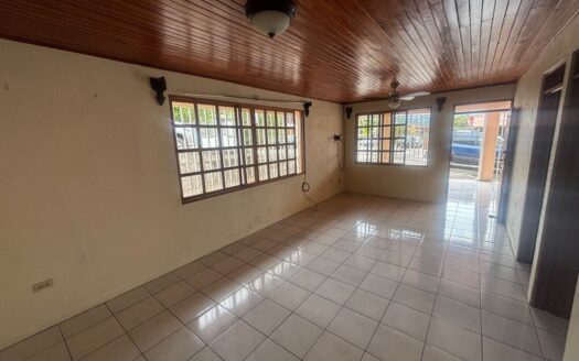Home with mixed commercial use on a corner lot – 400051521054