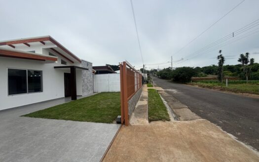 New modern style home in tranquil neighborhood of Atenas – 400051521052