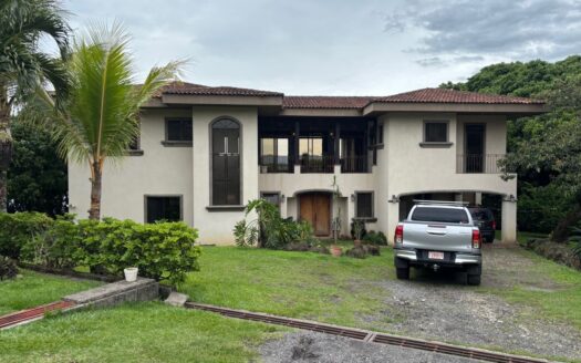 Elegant colonial style home in private community countryside setting – 400051521048