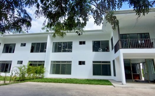 Well laid out one level apartment in town – 400052042055
