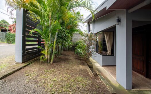Modern designed & newer home close to Atenas Center in quiet neighborhood – 400051521076
