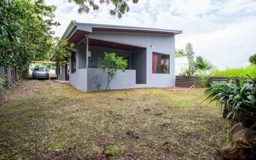 Modern designed & newer home close to Atenas Center in quiet neighborhood – 400051521076