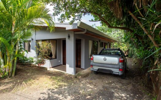 Modern designed & newer home close to Atenas Center in quiet neighborhood – 400051521076