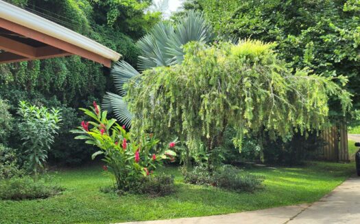 House with excellent location, Residential with Commercial Potential – 400052042148