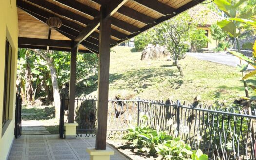 Charming Country-Style Home for Rent in Gated Pica Flora Community – Atenas – 400052042222