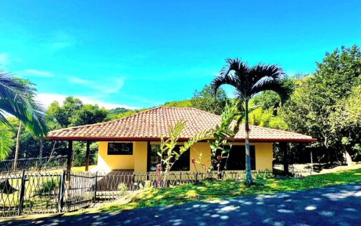 Charming Country-Style Home for Rent in Gated Pica Flora Community – Atenas – 400052042222