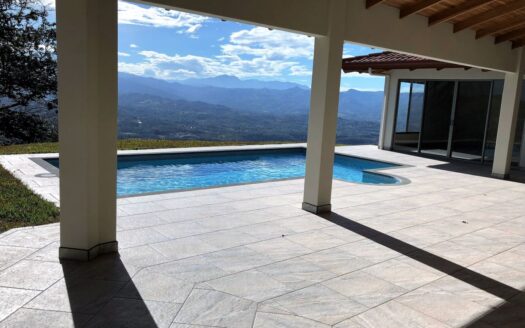 Modern meets traditional finishes Roca Verde home in Atenas – 400051521105