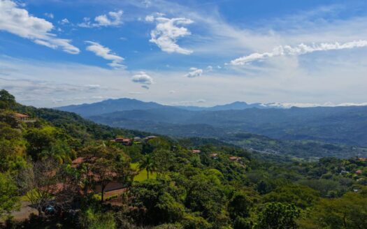 Lovely property in gated community with barn or starter home – 40005152663