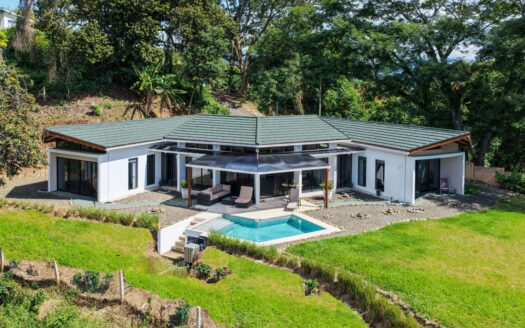 Modern designs in a natural setting in Atenas – 400051521106