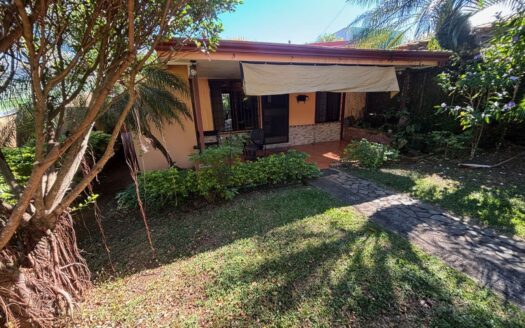 Lovely bungalow-style home just 4 minutes from Atenas Center – 400051521108