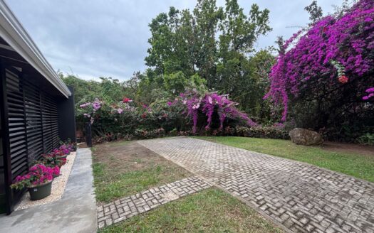 Modern style home in private community in an oasis like setting – 400051521112