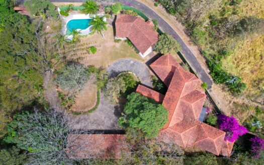 True colonial style home with big areas including pool and rancho – 00139152328