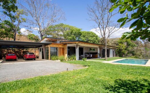 Eclectic modern meets traditional home with views in a farm setting – 400051521118