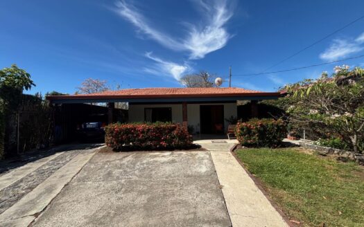 Cozy home located conveniently to town and highway 27 – 400051521120