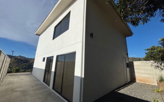 Ultramodern home with big Central Valley views – 400051521119