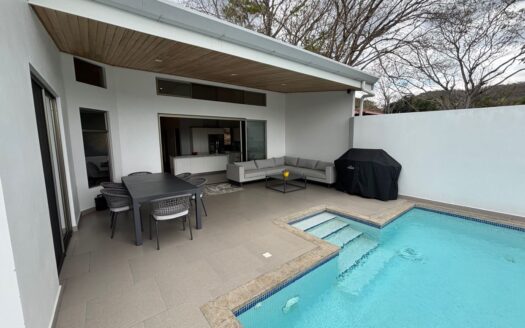 Modern-style home in small gated community close to everything in Atenas! – 400051521121