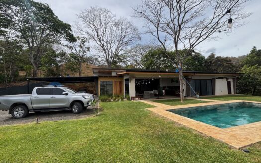 Eclectic modern meets traditional home with views in a farm setting – 400051521118