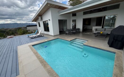 Modern-style home in small gated community close to everything in Atenas! – 400051521121