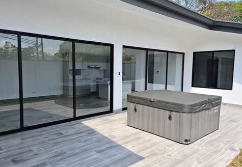 Sleek modern home in desired area near town center. – Guisaro – 400052042073