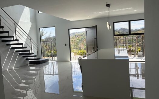 Ultramodern home with big Central Valley views – 400051521119