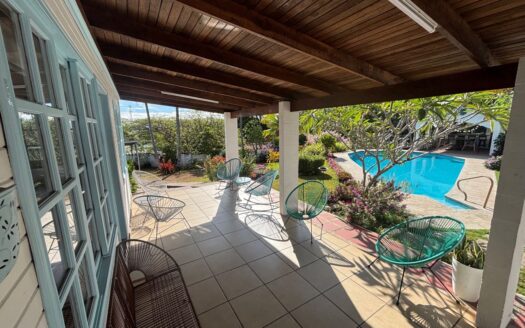 Unique cottage style home walking distance to Atenas Center – 400051521123