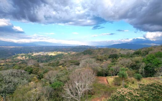 This is a rare opportunity to secure a large, versatile property with breathtaking views in one of Costa Rica’s emerging areas. 11 Acres – 400052042239