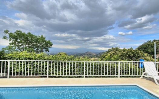 Two-Story Home for Rent in Atenas – Beautiful Views, Pool & Prime Location – 400052042241