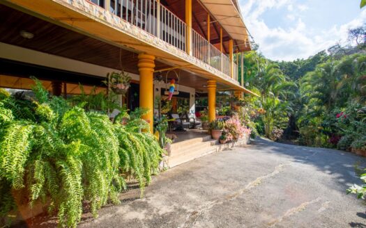 Perfect bed and breakfast, large family home or as a commercial venture. – 40005152397