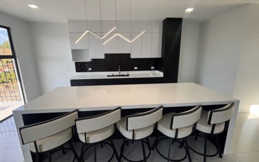 New ultramodern home with big Central Valley views – 400051521128