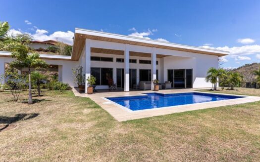 Spacious 3-Bedroom Home in Roca Verde, Atenas – 400051521129