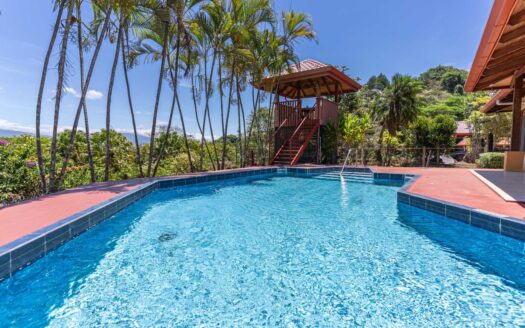 Lovely home and guest apartments in popular Vista Atenas community – 400051521114