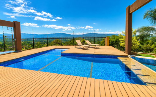 Ultramodern home with amazing 360 degree views in Roca Verde of Atenas – 400052042246