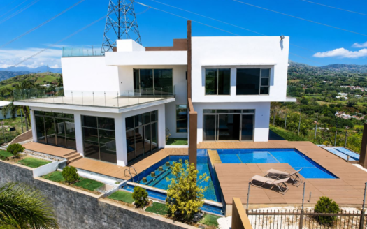 Ultramodern home with amazing 360 degree views in Roca Verde of Atenas – 400052042246