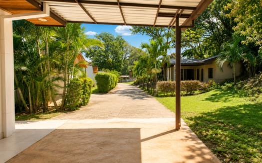 Beautiful home close to all the amenities – 400052042124