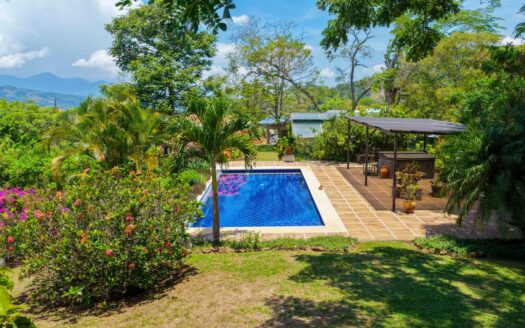 Home and guest home in a beautiful park-like setting with added pool area – 400051521137