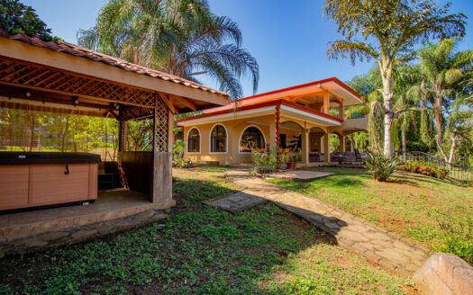 Amazing Property nested in nature views and close to town! – 400052042147