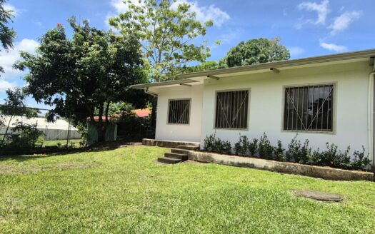 Furnished Home in Mercedes, Atenas – Prime Climate & Walkable to Pickleball – 400052042026