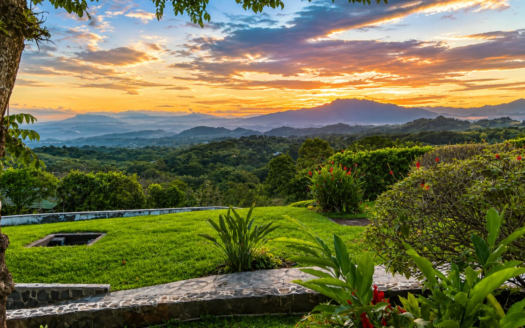 Charming Atenas Home with Breathtaking Views and Productive Coffee Land – 400052042228