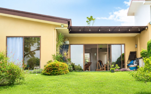 Charming Single-Level Home Near Atenas with Spacious Garden & City Views – 400052042247