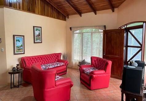Lovely home with nice wood work – 40005152785