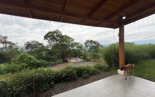 Tastefully finished home in the Atenas countryside – 400051521148