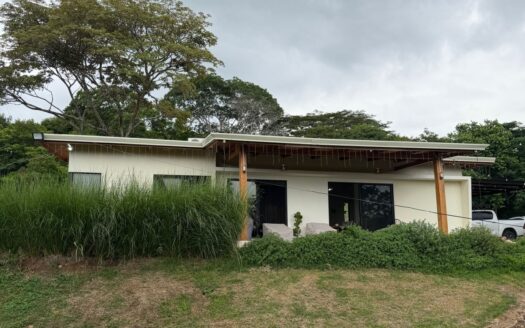 Tastefully finished home in the Atenas countryside – 400051521148