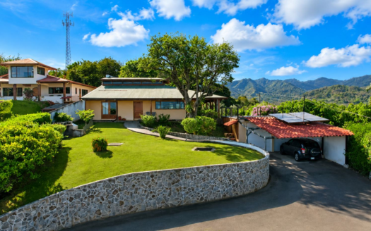 Charming Atenas Home with Breathtaking Views and Productive Coffee Land – 400052042228