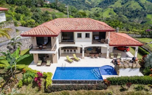 Mountain Queen Home for rent amazing views nested in a coffee plantation – 400052042105